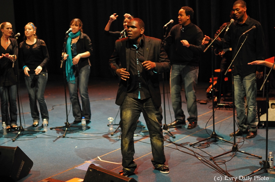 Evry Daily Photo - Telethon Evry 2010 - Concert Evry University Gospel - large - 5244089778.jpg